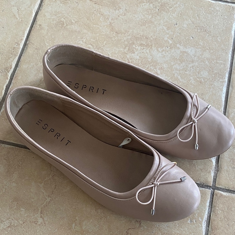 Esprit Women's Tan Ballet Flats